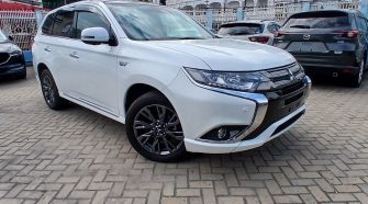 *Mitsubishi Outlander PHEV S Edition*